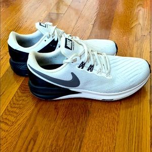Nike Zoom Structure 22